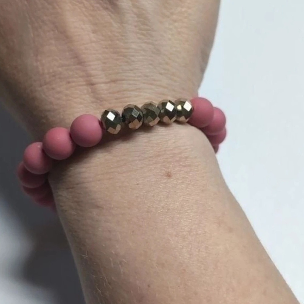 Elegant Pink and Gold Beaded Bracelet